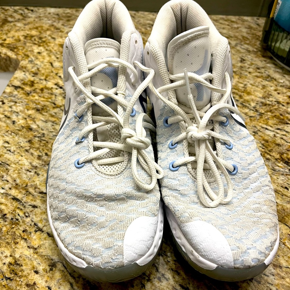 Men’s 8.5 NIKE KD basketball shoes (worn by a 15yo)
